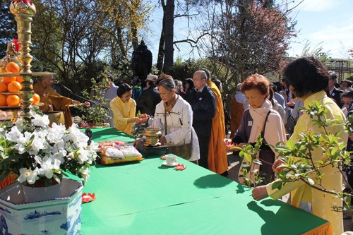 Memorial held for fallen soldiers in Paris - ảnh 2